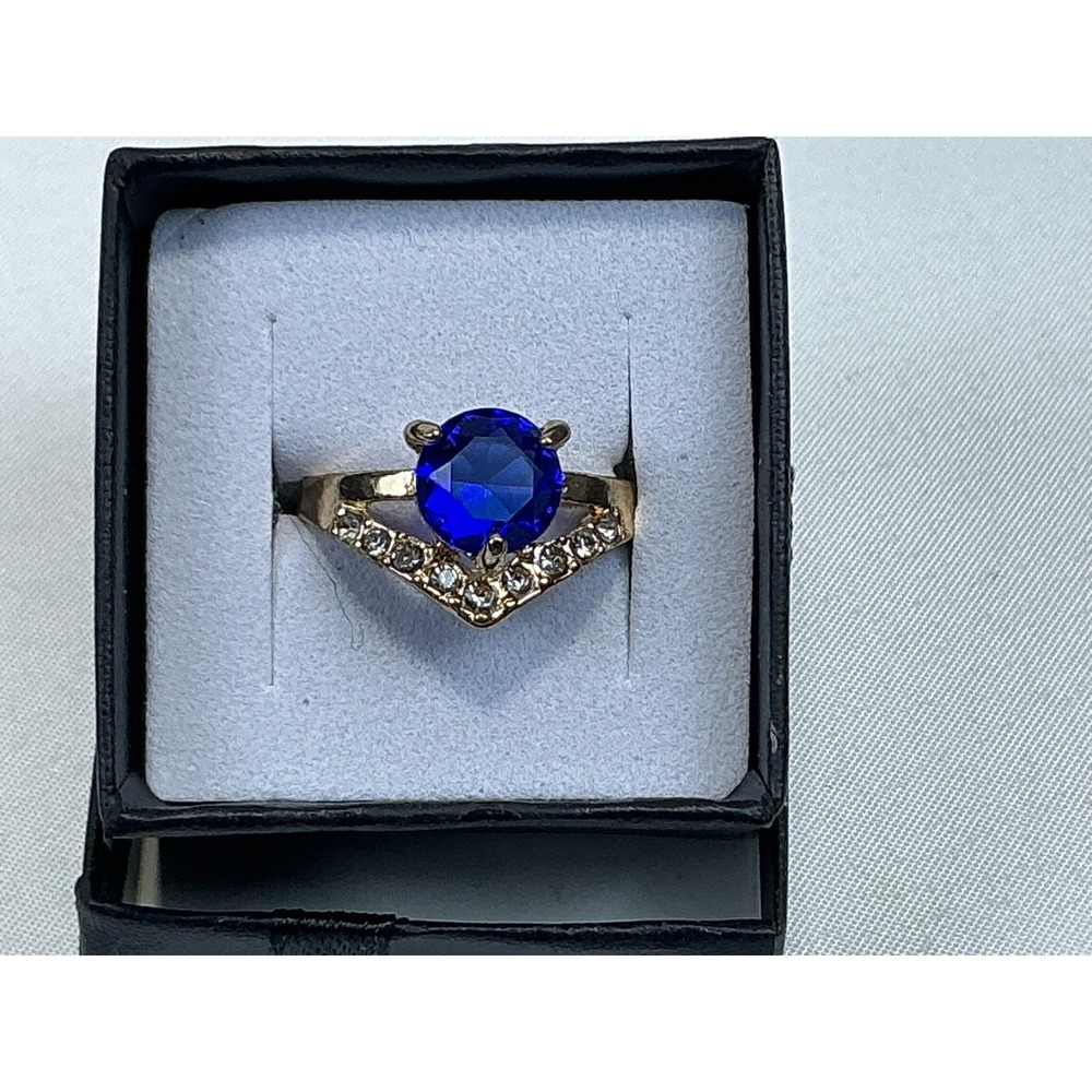 Blue Glass Solitaire‎ Ring Gold Tone Rhinestone Accent Size 6 Costume Jewelry